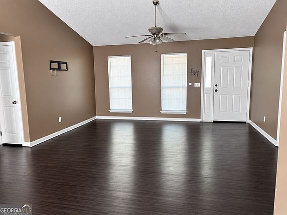 4th image of 245 Bradford Rd