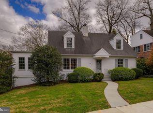 2625 S Hayes St, Arlington, VA 22202