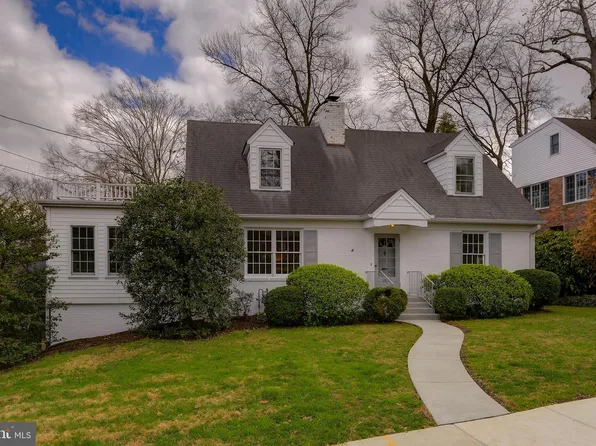 2625 S Hayes St, Arlington, VA 22202