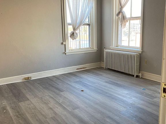 4th image of 833 N Washington St #5
