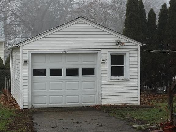 5th image of 918 S Pine St