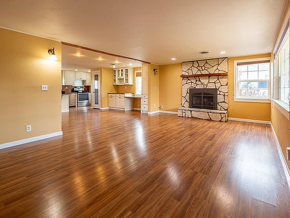 5th image of 1332 Sacramento Blvd