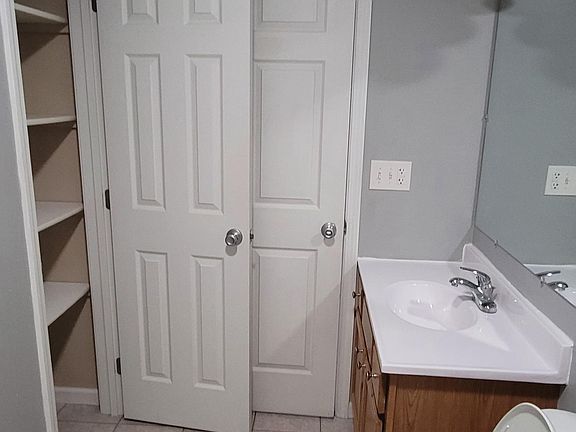 5th image of 11 Fox Hollow Dr #11