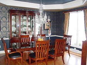 5th image of 75 E Claremont Dr