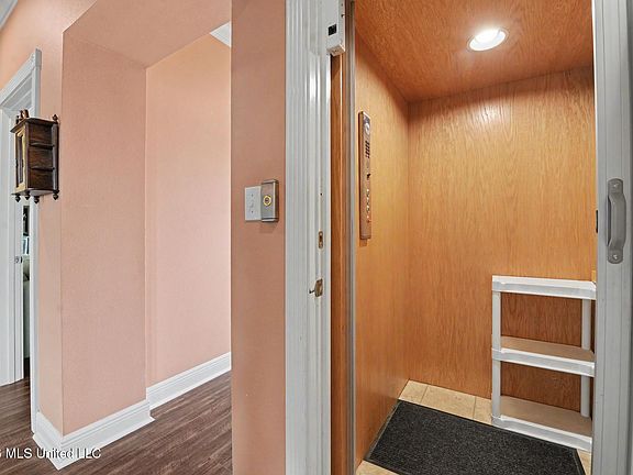 4th image of 124 Elm Ln