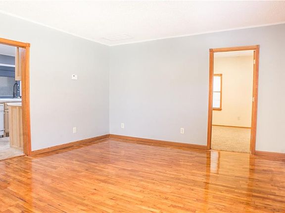 5th image of 123 S 6th St