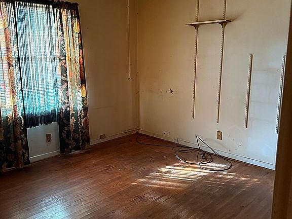 5th image of 1725 E Faulkner St