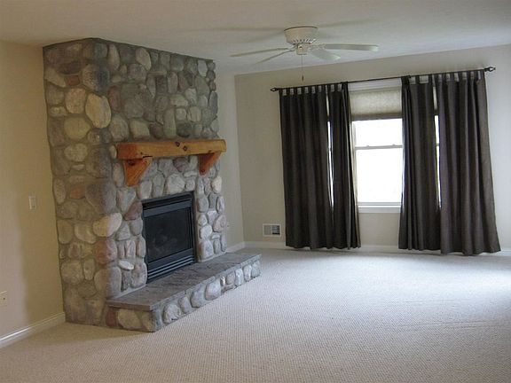 2nd image of 09495 Summerhouse Dr APT 13