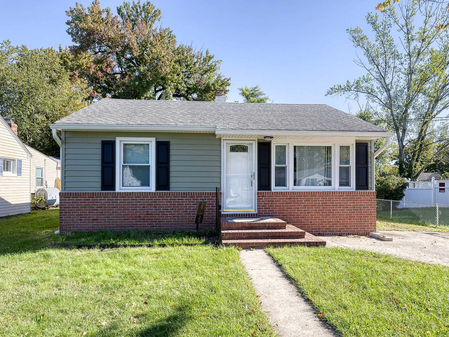 3 bed, 1073 sqft, $2,400 — Photo 1