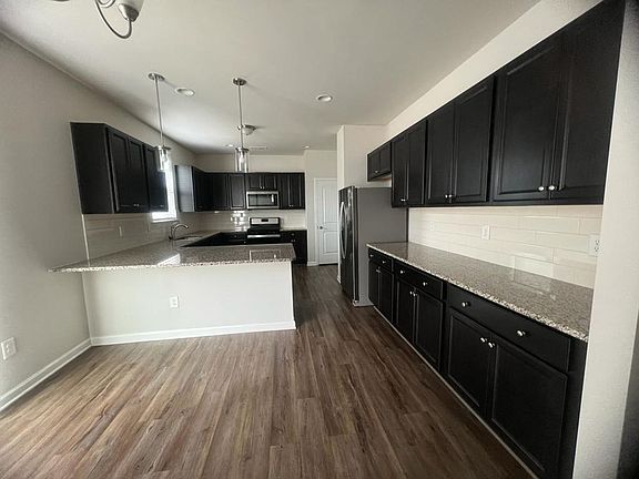 5th image of 56 Caxton Ct