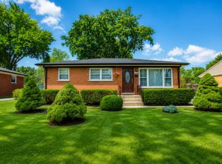 1114 S Birch Dr, Mount Prospect, IL 60056