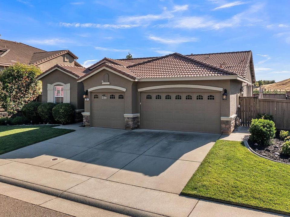 1st image of 584 Hildebrand Cir