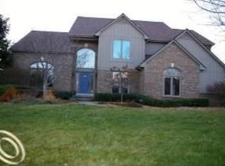 4013 Oak Tree Cir, Rochester, MI 48306