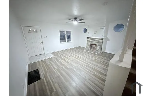 Building Photo - 537 McCully St