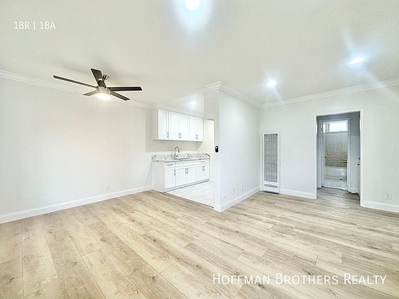 2nd image of 20447 Saticoy St #32