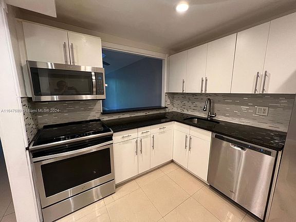 4th image of 3611 Oaks Clubhouse Dr APT 206
