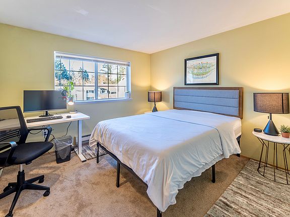 4th image of 23323 Cedar Way #302