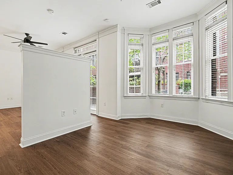 2810 Selwyn Ave #124 — Photo 6