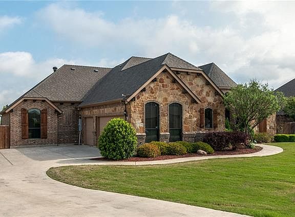 3rd image of 1408 Bluff Springs Dr E