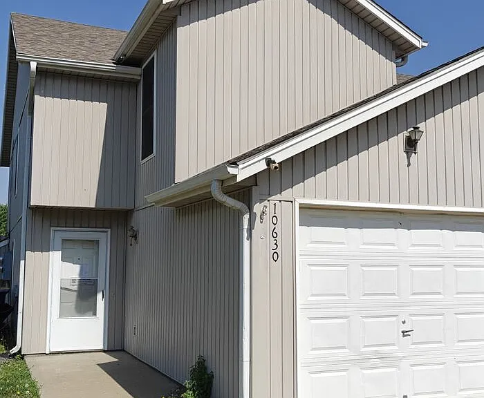 10630 N Locust Ct — Photo 1