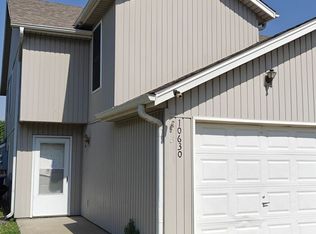 10630 N Locust Ct, Kansas City, MO 64155