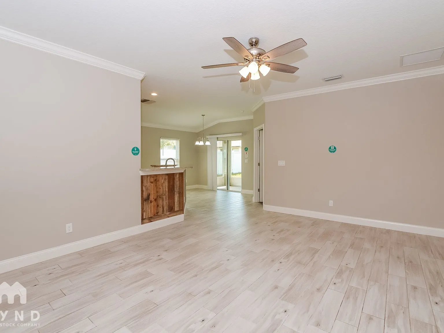 3 bed, 2.0 bath, 1313 sqft, $1,905 — Photo 3