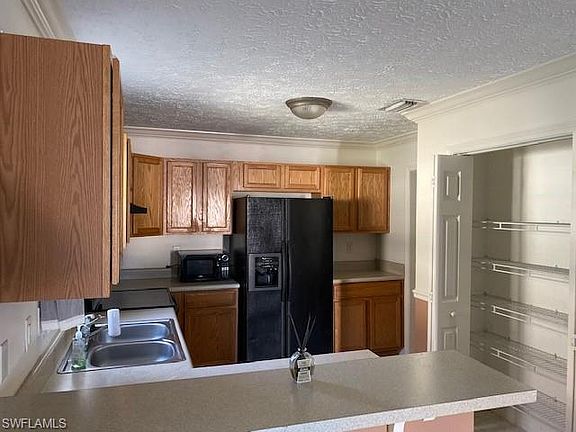 3rd image of 182 Leawood Cir