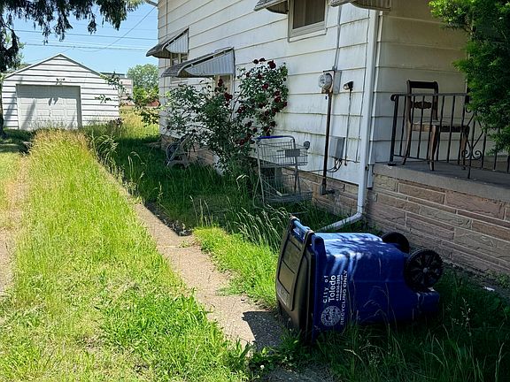 2nd image of 726 Waverly Ave