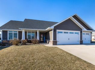 6507 N Wilshire Ln, Dubuque, IA 52003