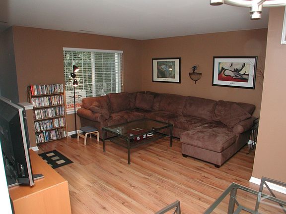 4th image of 18 S Macgillis Dr