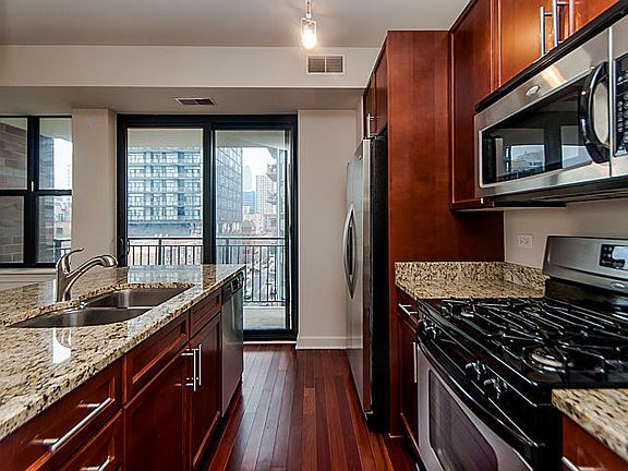 4th image of 451 W Huron St #707
