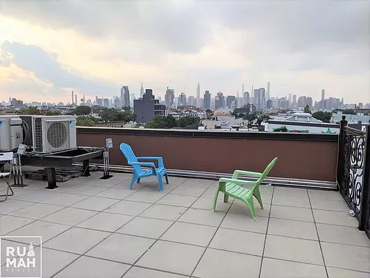 2nd image of 66 Newel St #4A