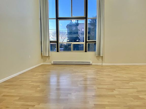 4th image of 312 Harvard Ave E APT 204