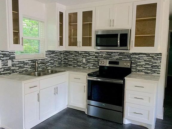 3rd image of 4523 Avenue H #A