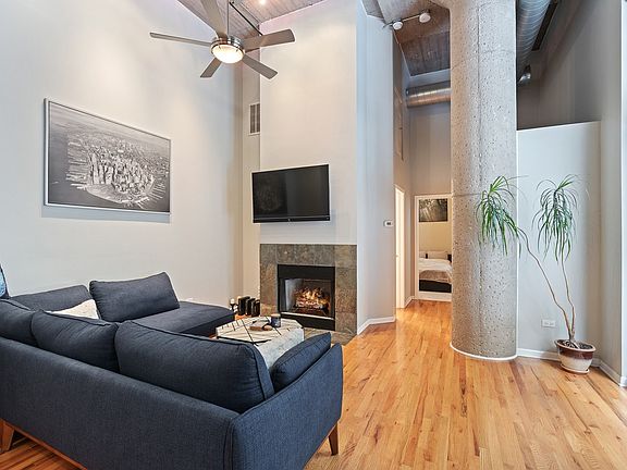 2nd image of 758 N Larrabee St APT 332