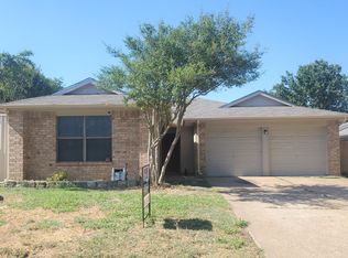 117 Valley Spring Dr, Arlington, TX 76018