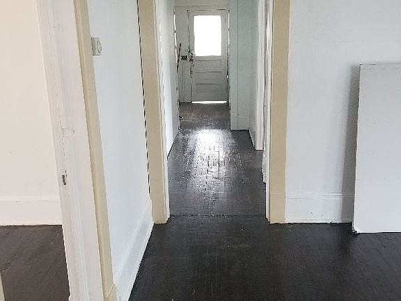 2nd image of 436 S Tradd St