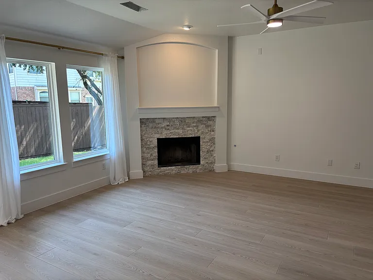 1225 Maddy Ln — Photo 3