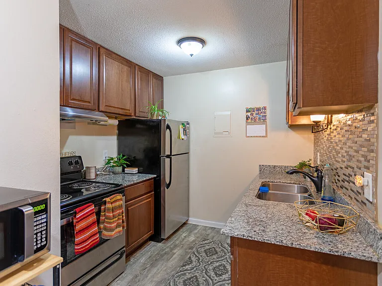 Marydale Lakeview Apartments — Photo 16