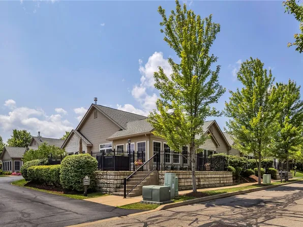 1041 Clerkenwell Ln, Cranberry Township, PA 16066