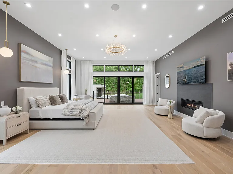 293 Old Sag Harbor Rd — Photo 33