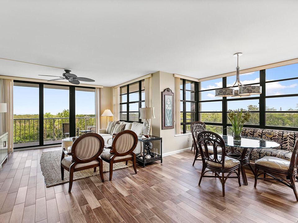 1st image of 440 Seaview Ct APT 403