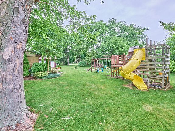 4th image of 21 Lynn Dr