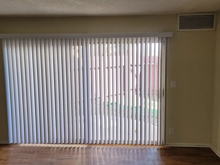 Lido Isle Apartments — Photo 21