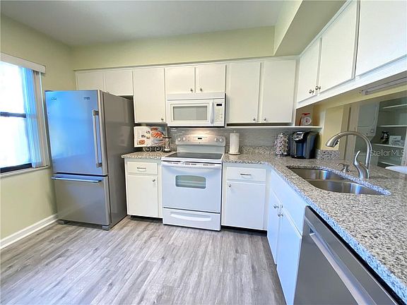 3rd image of 6174 Willowpointe Cir #203