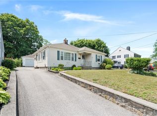 1111 Hope St, Bristol, RI 02809