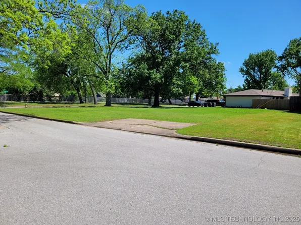 8638 E 30th St S, Tulsa, OK 74129