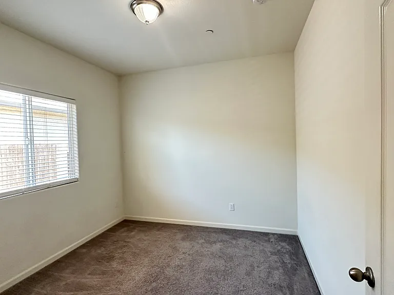 513 Tolman Way — Photo 5