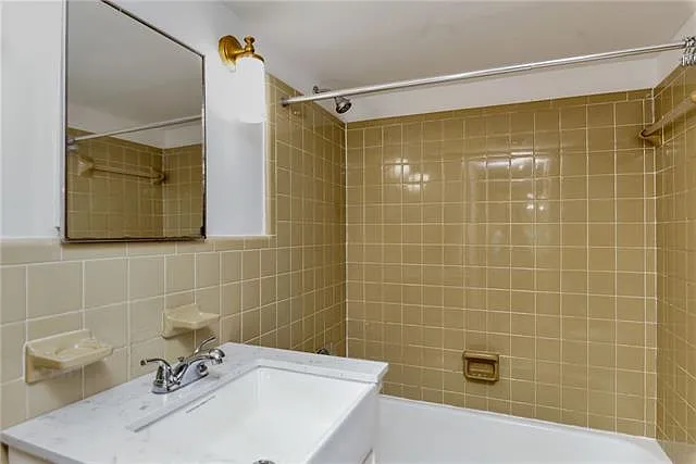 1338 Burdette St — Photo 11