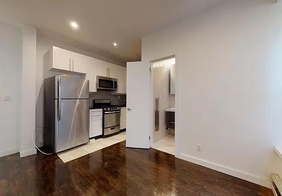2nd image of 1969 Amsterdam Ave APT 11